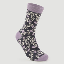 Cargar imagen en el visor de la galería, CALCETINES DE ALGODON ORGANICO MOD. FLOWERS PRUNA VERALUNA