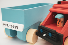 Cargar imagen en el visor de la galería, Camión Articulado de Madera Artesanal – Juguete Solidario