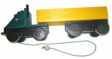 Cargar imagen en el visor de la galería, Camión Articulado de Madera Artesanal – Juguete Solidario