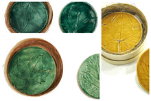 Cargar imagen en el visor de la galería, Posavasos de cerámica con diseño hoja impresa
