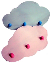 Cargar imagen en el visor de la galería, Perchero Nube en Madera Artesanal – Decoración Solidaria