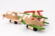 Avión de Madera Artesanal – Regalo Solidario