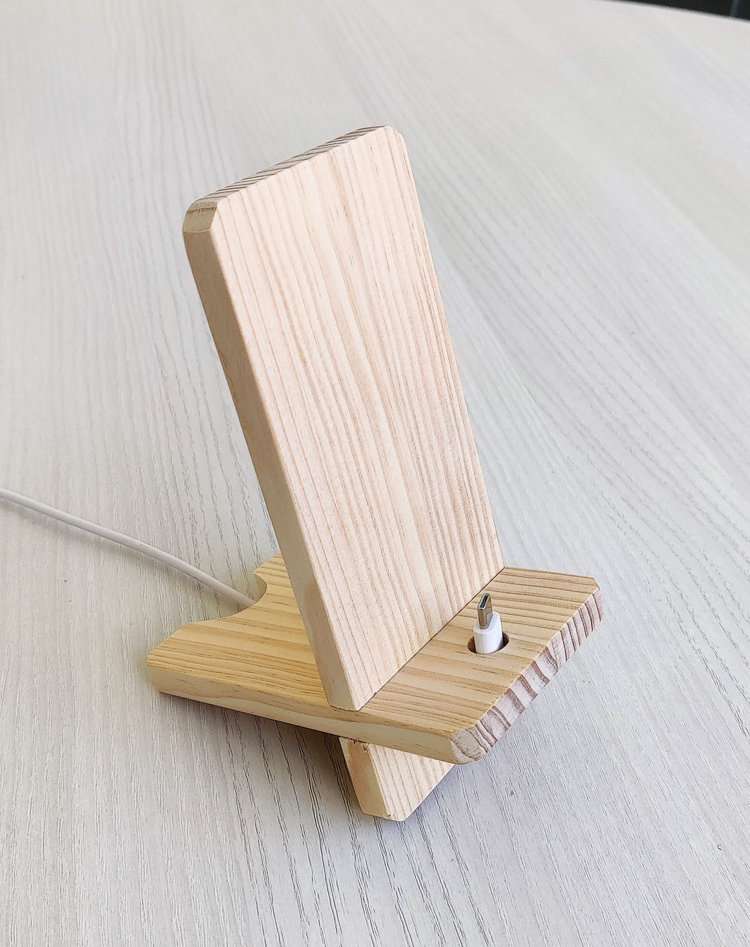 Soporte para móvil de mesa en madera